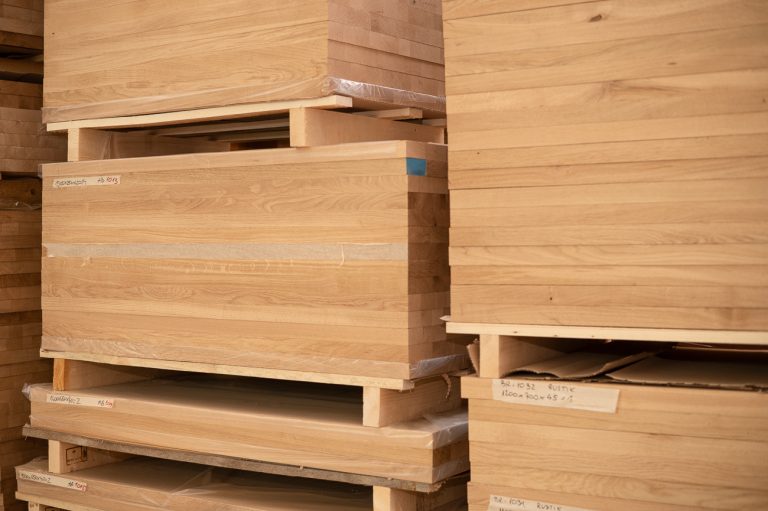 production-of-massive-wooden-panels_13