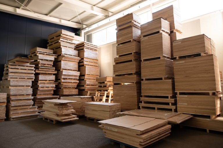 production-of-massive-wooden-panels_16