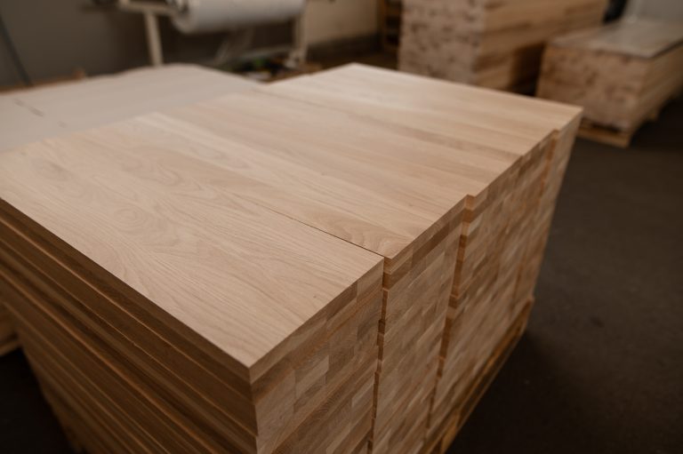 production-of-massive-wooden-panels_19