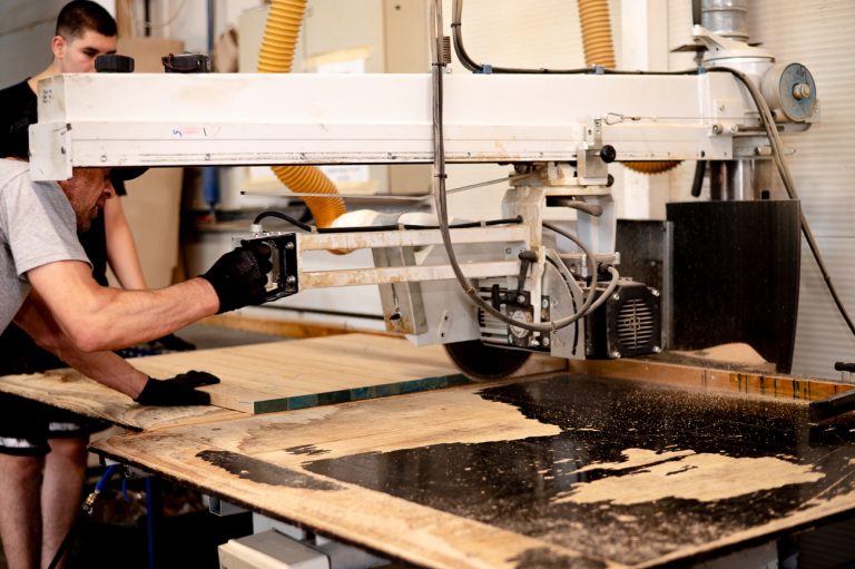 production-of-massive-wooden-panels_23