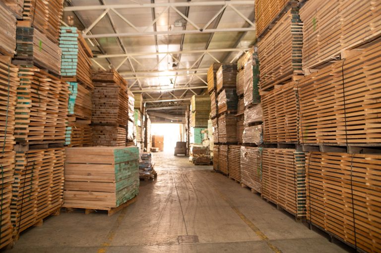 production-of-massive-wooden-panels_7